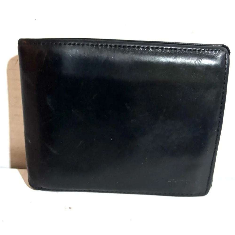 Tumi Sleek Black distressed Leather Wallet